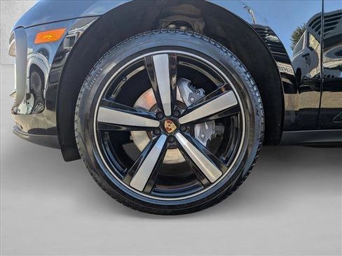 Used 2025 Porsche Macan AWD/4WD image 25