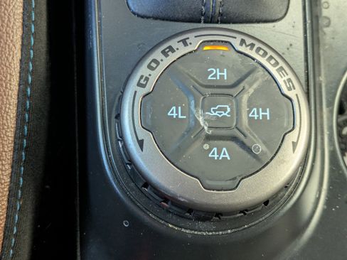 Used 2024 Ford Bronco Outer Banks w/ Sasquatch Package AWD/4WD image 32