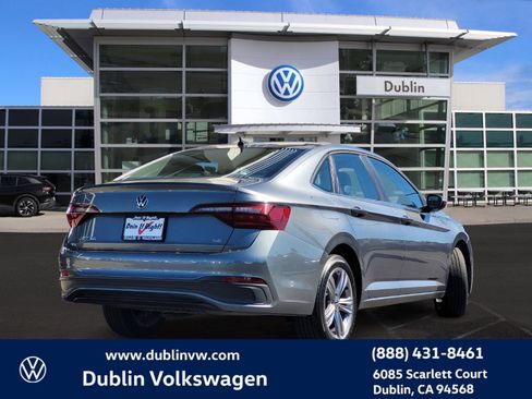 Used 2024 Volkswagen Jetta SE image 4
