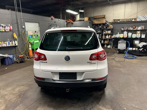 Used 2011 Volkswagen Tiguan S image 6