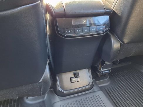 Used 2022 Toyota Highlander XLE FWD image 24