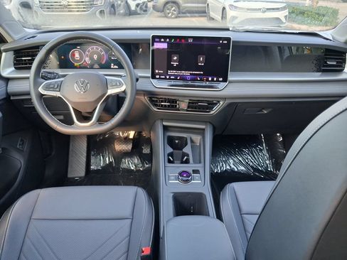 New 2026 Volkswagen Tiguan SE FWD image 6