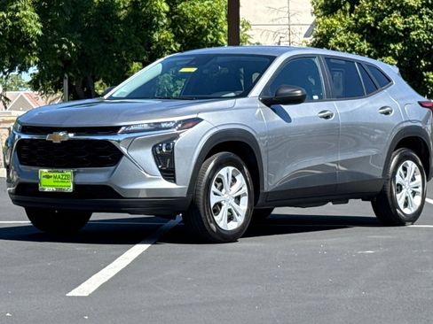 Used 2025 Chevrolet Trax LS FWD image 16