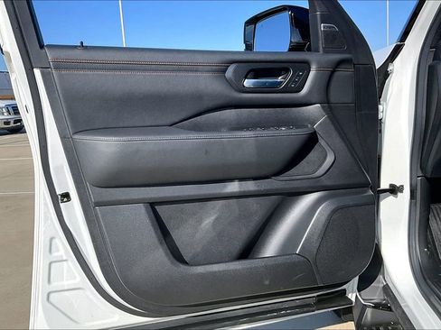 Used 2025 Nissan Armada PRO-4X image 22