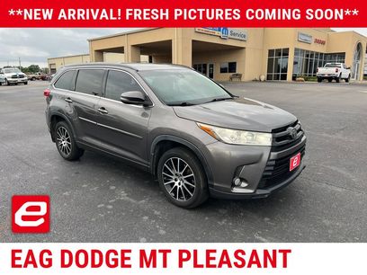 Used 2017 Toyota Highlander SE