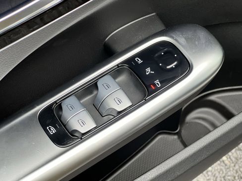 New 2025 Mercedes-Benz C 300 4MATIC Sedan image 13