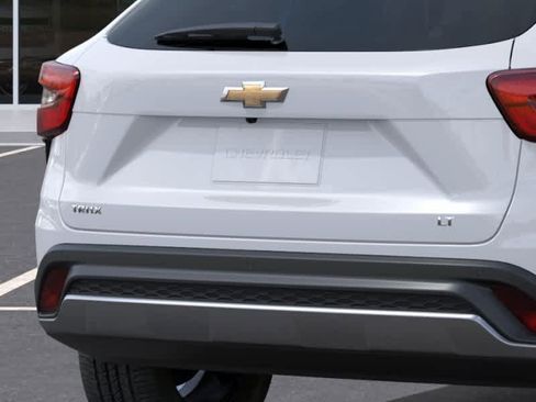 New 2026 Chevrolet Trax LT w/ Driver Confidence Package FWD image 14