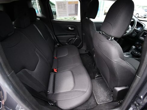 Used 2023 Jeep Renegade Latitude AWD/4WD image 18