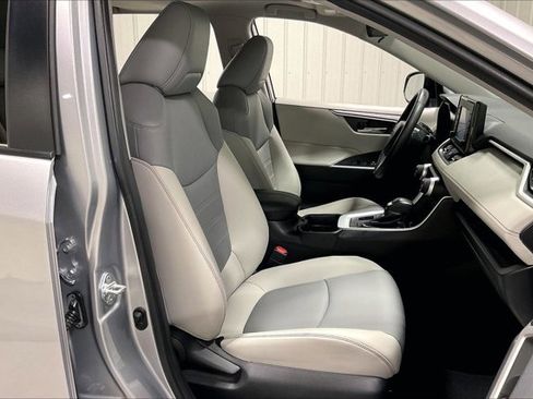 Used 2020 Toyota RAV4 XLE Premium AWD/4WD image 7