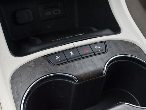 Used 2023 GMC Acadia Denali w/ Denali Ultimate Package FWD image 23