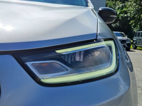 Used 2024 Chrysler Pacifica Touring-L FWD image 10