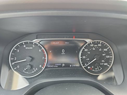 Used 2023 Nissan Rogue SV image 5