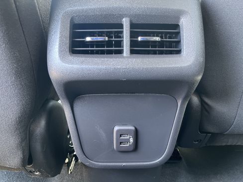 Used 2023 Chevrolet Equinox LT image 37