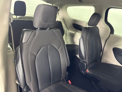 Used 2022 Chrysler Voyager LX image 26