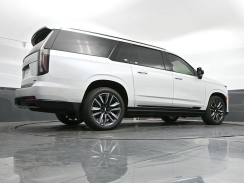 Used 2024 Cadillac Escalade ESV Sport Platinum AWD/4WD image 42