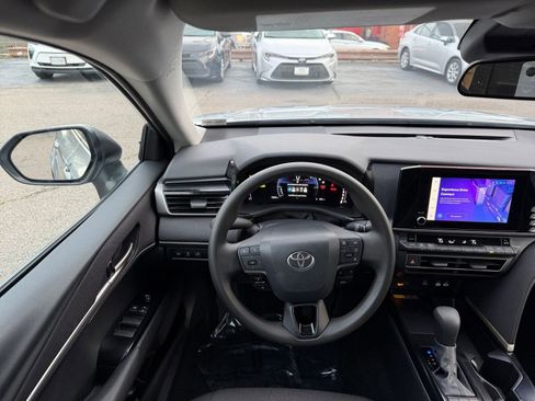 Used 2025 Toyota Camry LE image 33