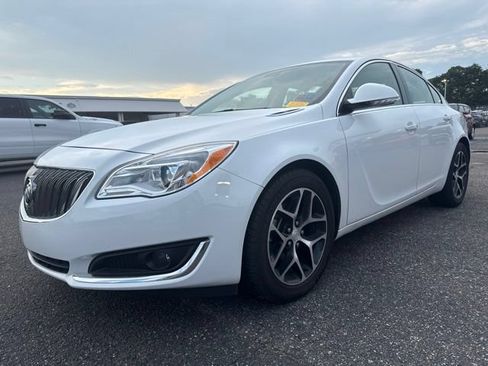 Used 2017 Buick Regal Sport Touring FWD image 3