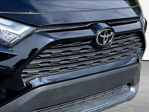 Used 2025 Toyota RAV4 XLE AWD/4WD image 30