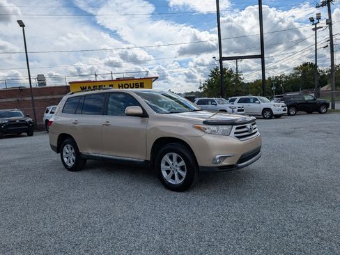 Used 2011 Toyota Highlander 2WD image 3