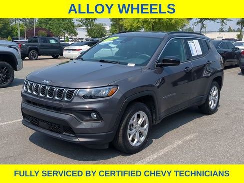 Used 2024 Jeep Compass Latitude AWD/4WD image 10