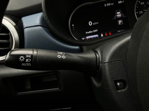 Used 2025 Nissan Versa SV image 31