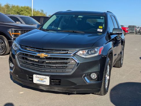 Used 2020 Chevrolet Traverse LT image 7
