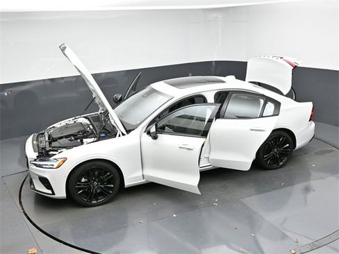 Used 2024 Volvo S60 B5 Plus image 52