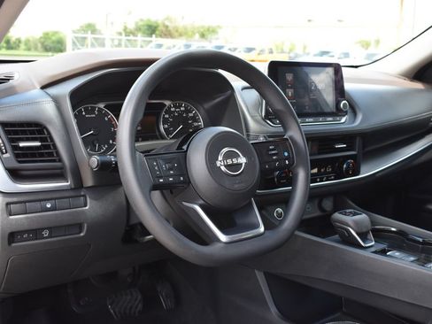 Used 2023 Nissan Rogue SV FWD image 10