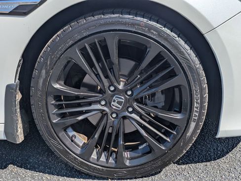 Used 2019 Honda Accord Touring image 11