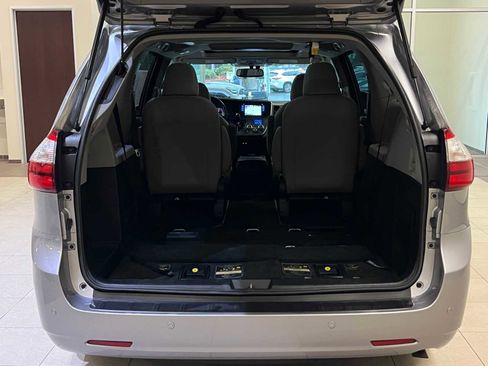 Used 2017 Toyota Sienna Limited Premium image 29