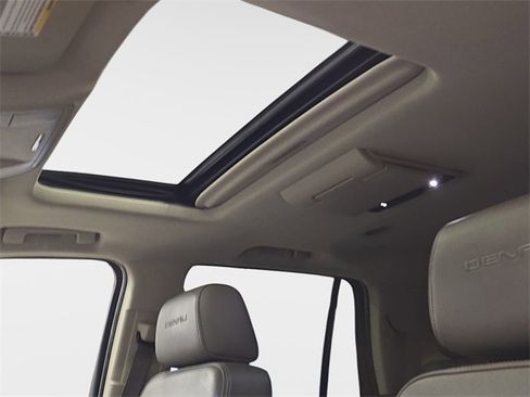 Used 2016 GMC Yukon Denali w/ Open Road Package image 33