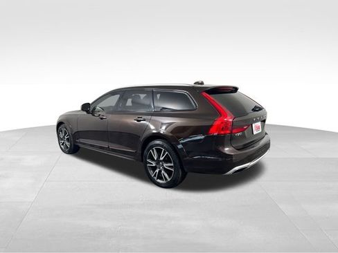 Used 2017 Volvo V90 T6 Cross Country image 4
