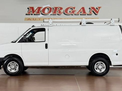 Used 2018 Chevrolet Express 2500 RWD image 6