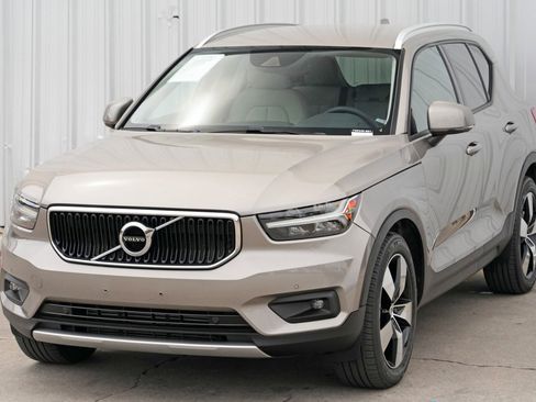 Used 2022 Volvo XC40 T5 Momentum w/ Premium Package image 46