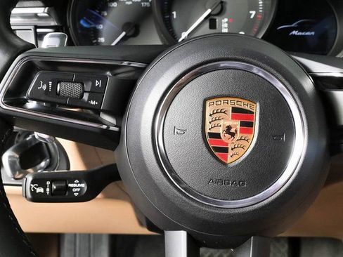 Certified 2024 Porsche Macan w/ Premium Plus Package AWD/4WD image 11