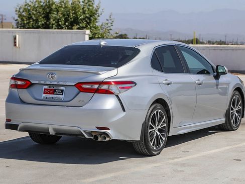 Used 2019 Toyota Camry SE FWD image 5