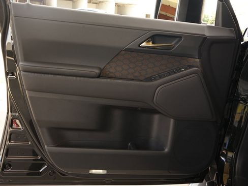 Used 2026 Lexus GX 550 AWD/4WD image 17