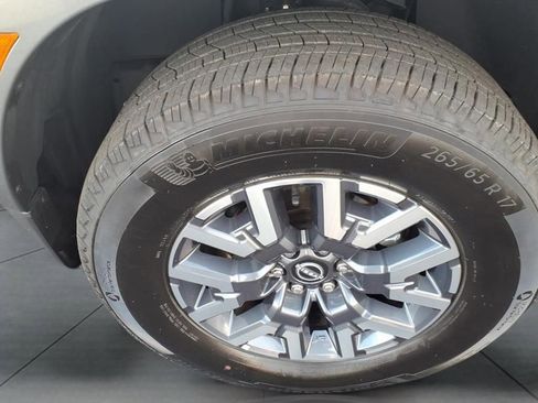 Used 2024 Nissan Frontier SL image 9