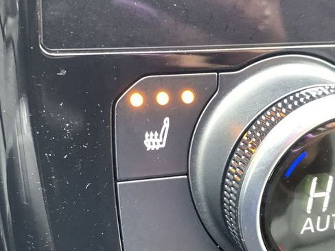 Used 2024 Toyota Highlander XLE image 28