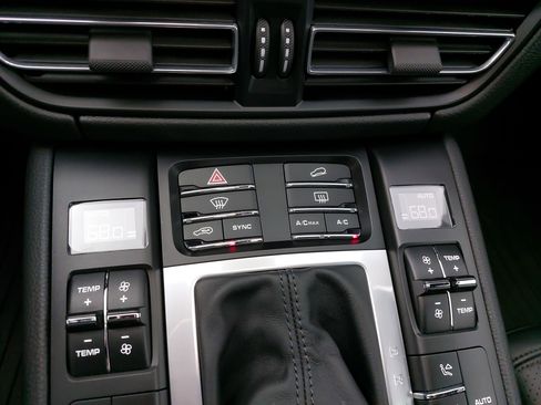 Certified 2021 Porsche Macan image 23