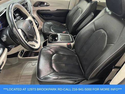 Used 2018 Chrysler Pacifica Limited FWD image 9