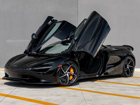Used 2024 McLaren 750S RWD image 4