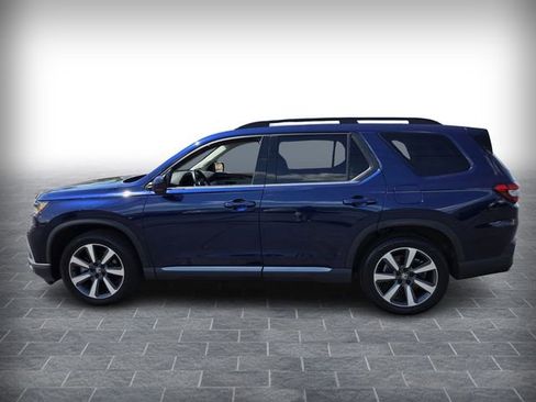Used 2025 Honda Pilot Touring image 4