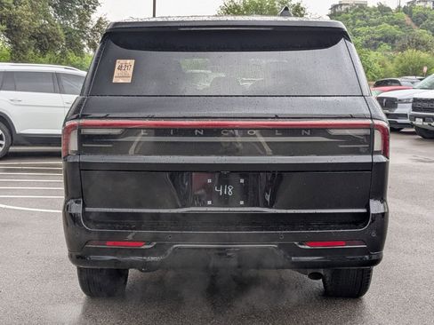 Used 2025 Lincoln Navigator Reserve image 4