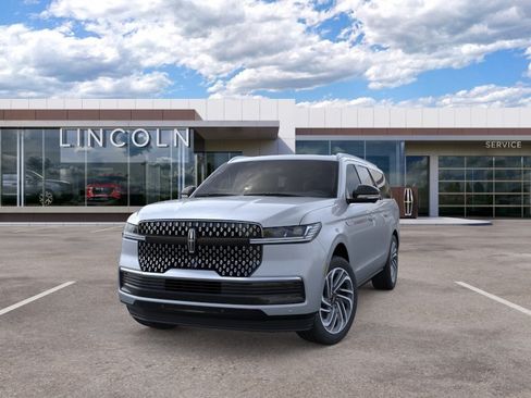 Used 2025 Lincoln Navigator L Reserve AWD/4WD image 2