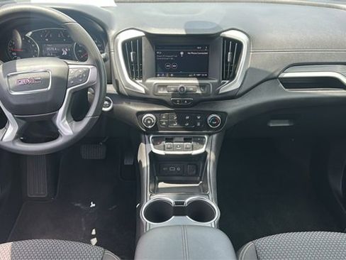 Used 2024 GMC Terrain SLE image 22