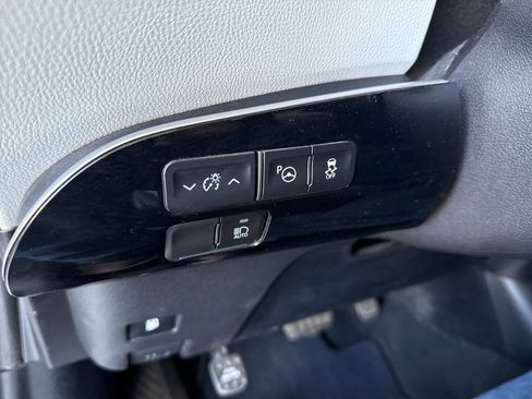 Used 2020 Toyota Prius LE w/ Carpet Mat Package AWD/4WD image 21