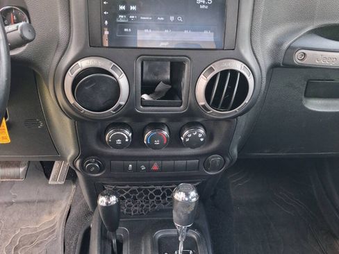 Used 2015 Jeep Wrangler Sport w/ Connectivity Group AWD/4WD image 13