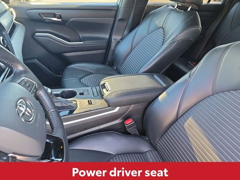 Used 2021 Toyota Highlander XSE FWD image 17