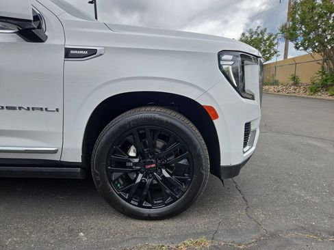 Used 2022 GMC Yukon Denali AWD/4WD image 9